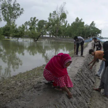 Spatial tidal surge forecasting using artificial intelligence and community knowledge in Bangladesh.