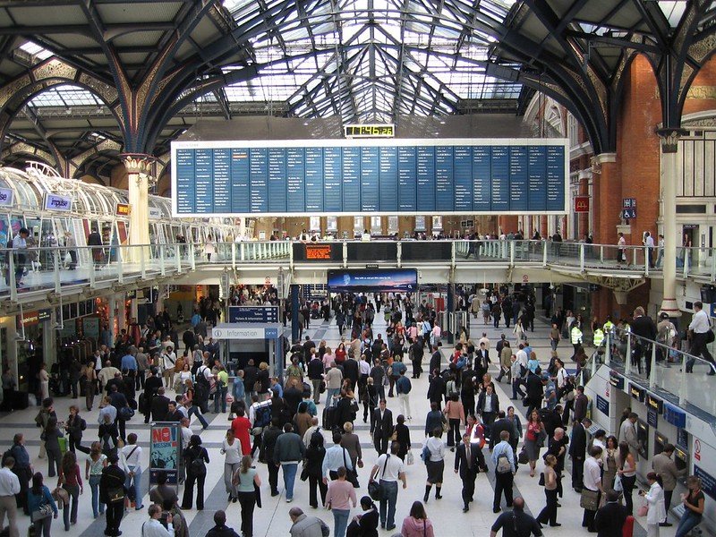 London commuters. Image via Flickr: Steve_Way