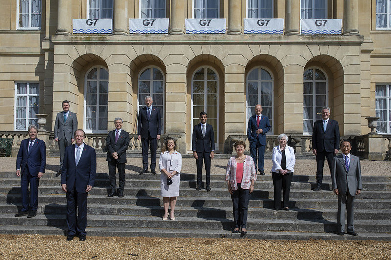 G7 finance ministers pose for the traditional group photograph. Image via Flickr: hmtreasury