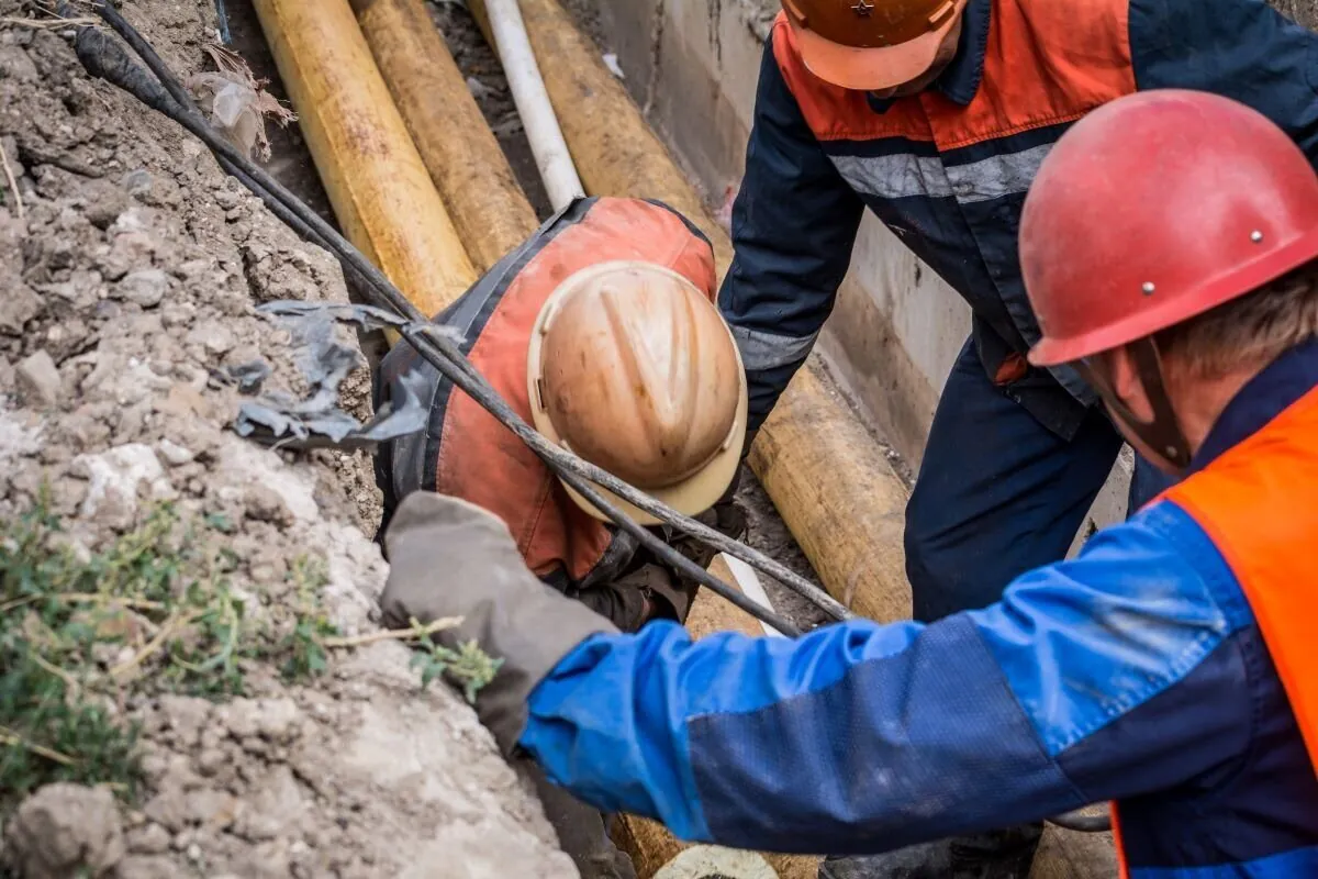 A group of workers work on old gas pipes. REPowerEU aims to halve the EU’s gas consumption by 2030 compared to 2019, which would almost align the bloc’s trajectory with a climate neutral pathway.