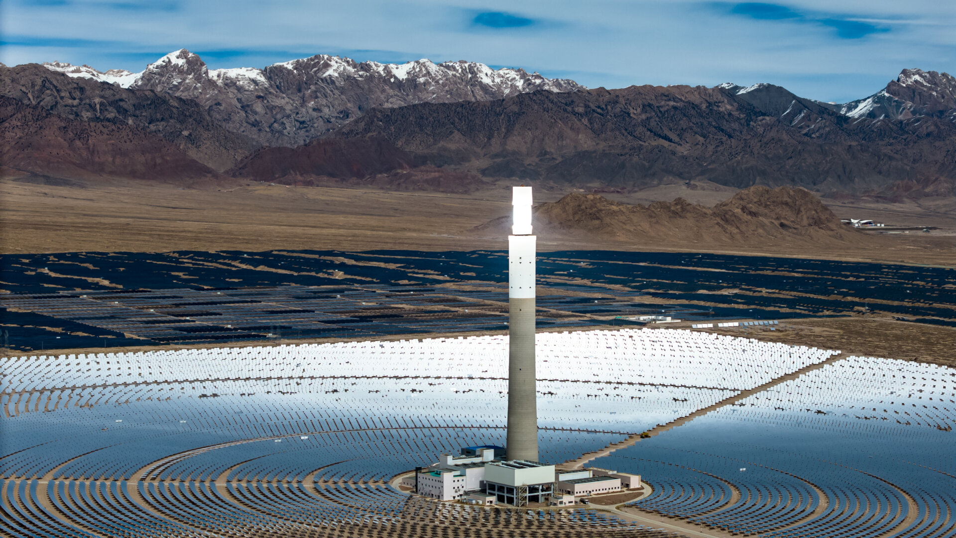 Molten Salt CSP Plant Under Snow Mountains, Delingha, Qinghai, China