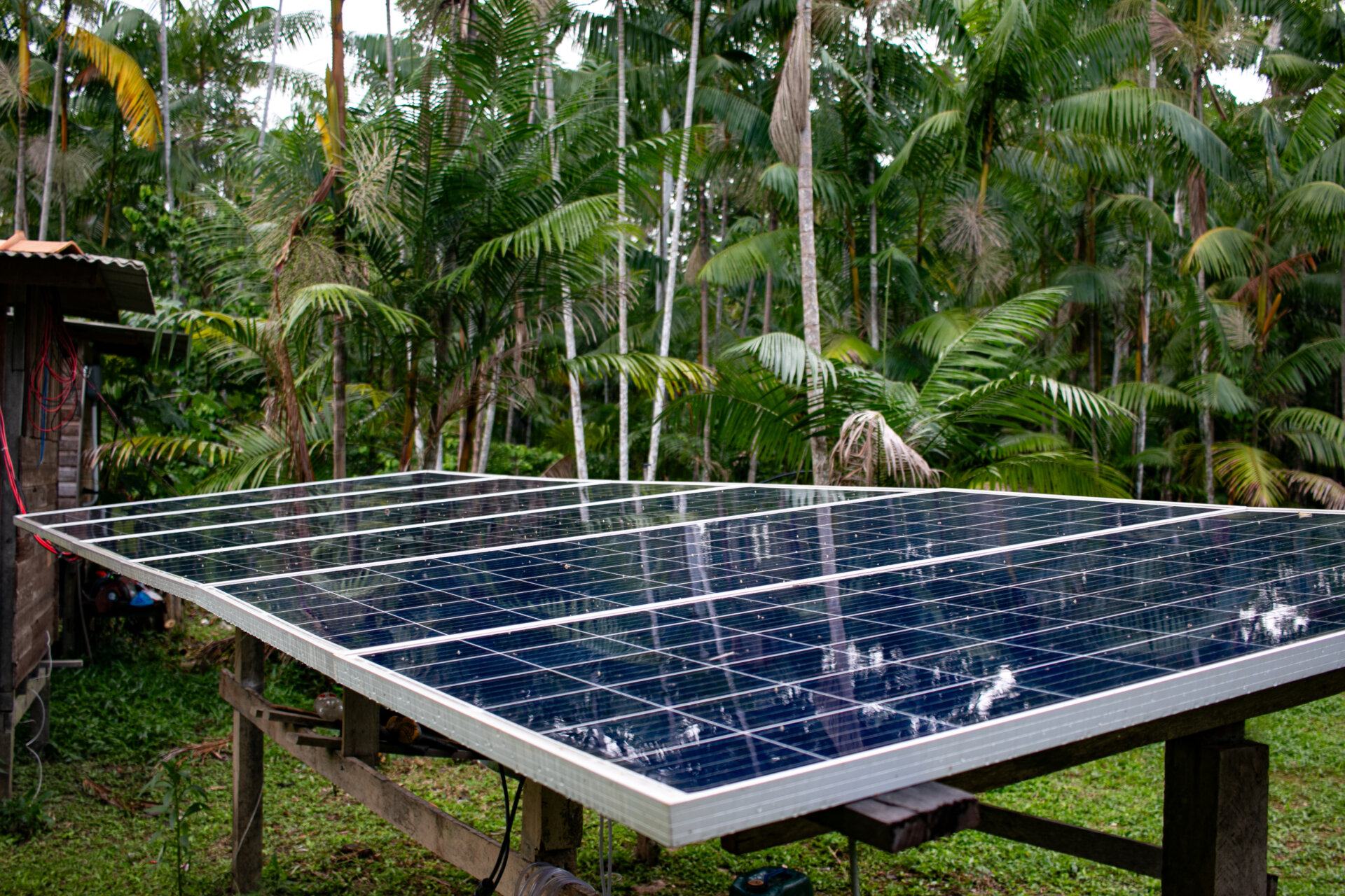 Painel de energia solar, na Ilha das Cinzas, Arquipélago do Marajó, Pará, Brasil