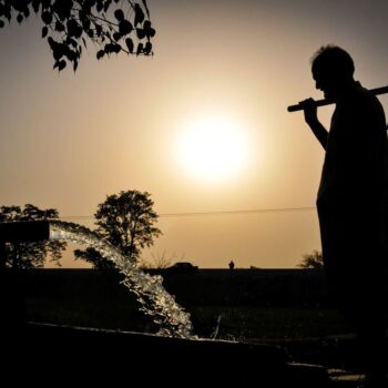 Farmer pumping groundwater for his field in rural Pakistan. Photo by IWMI on flickr.