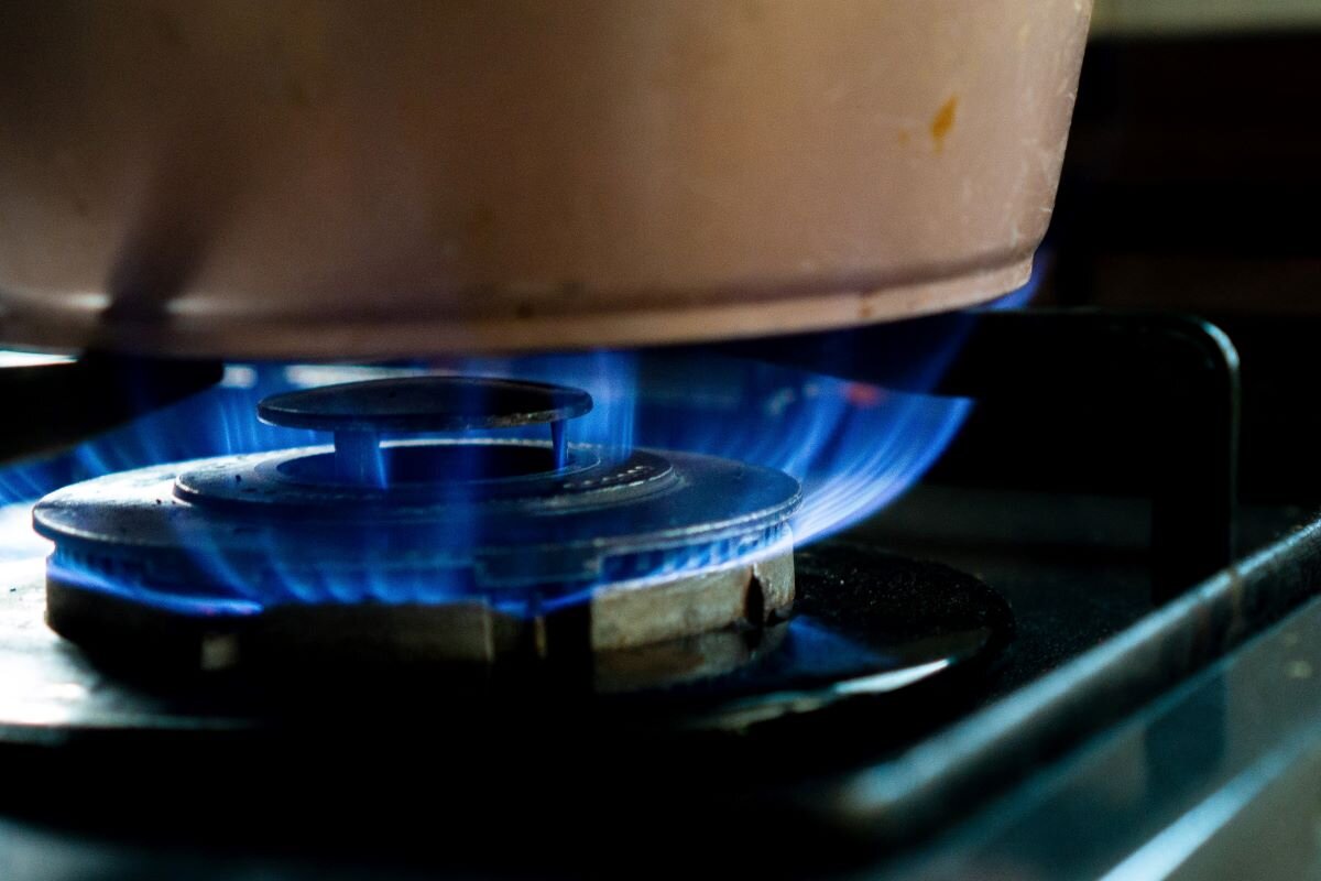 Flame on a gas cooker. Photo by Kwon Junho on Unsplash.