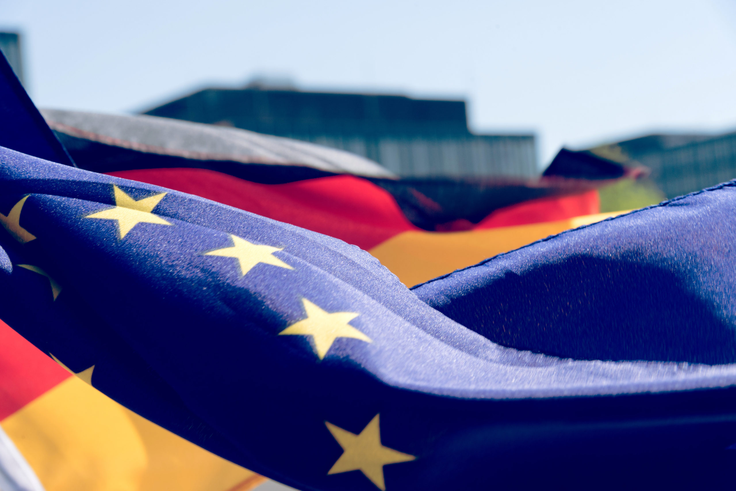 Fahnen von Deutschland und der Europäischen Union EU