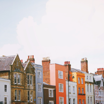 Images of houses in the UK. The government could take a series of near-term steps to improve local retrofit delivery immediately, while smoothing the transition to more comprehensive devolution. Photo via Unsplash.