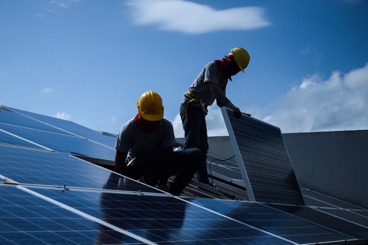 Installing a Solar Cell on a Roof