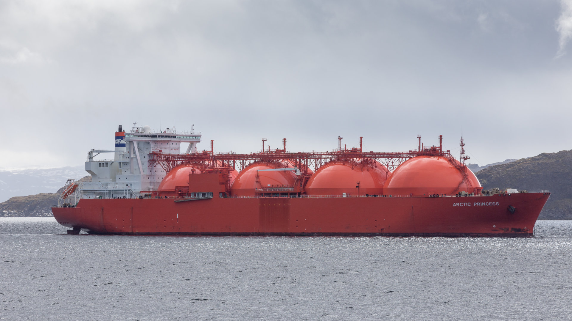 Tanker ARCTIC PRINCESS vor Hammerfest on the sea