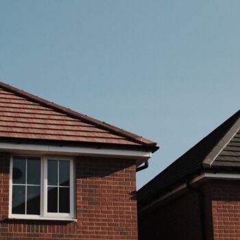 New build homes in Kings Heath, Birmingham, UK. The Future Homes Standard will set out requirements for newly built homes to ensure a high energy performance, with electric technologies such as heat pumps. Photo by Jack Barton on Unsplash.