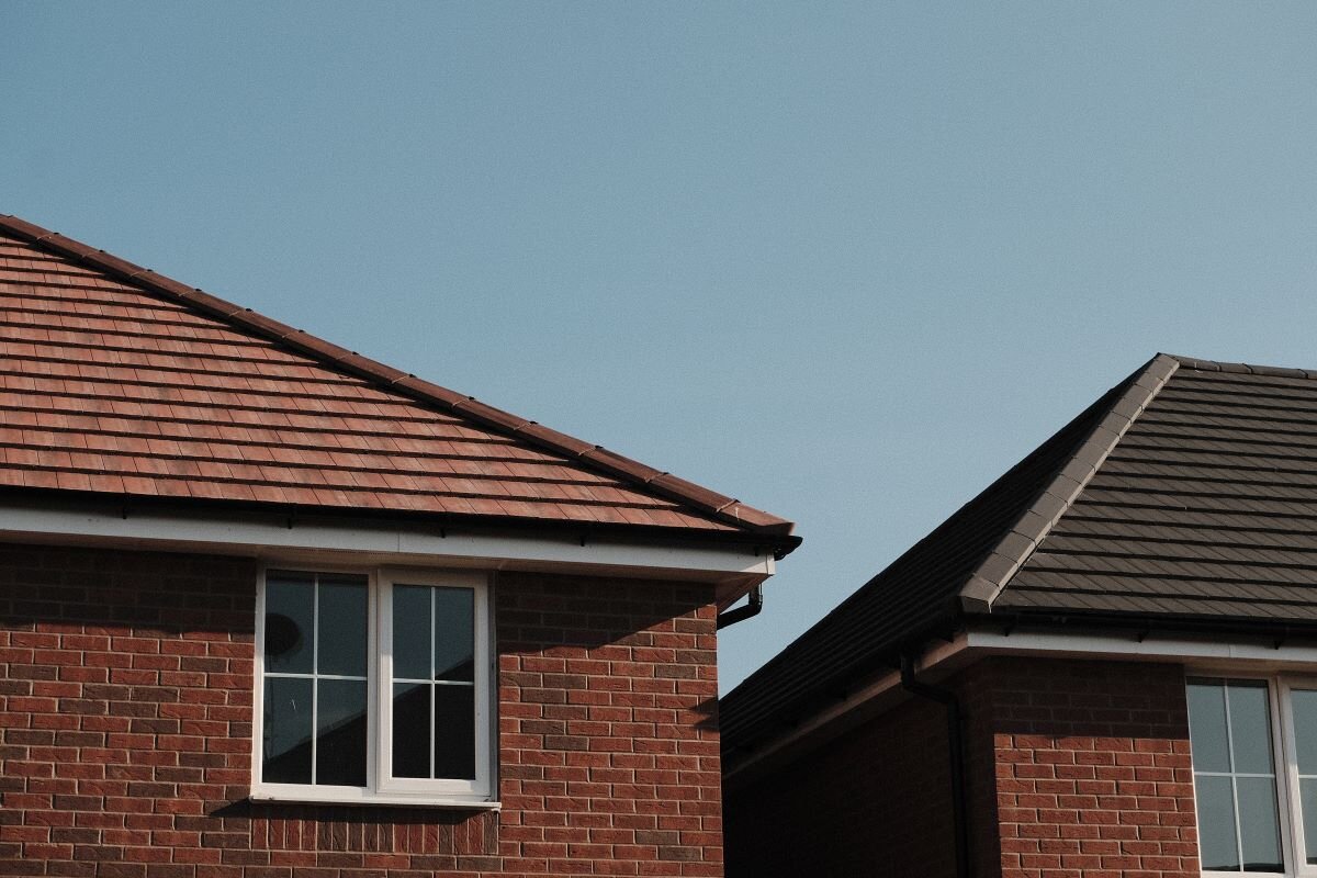 New build homes in Kings Heath, Birmingham, UK. The Future Homes Standard will set out requirements for newly built homes to ensure a high energy performance, with electric technologies such as heat pumps. Photo by Jack Barton on Unsplash.