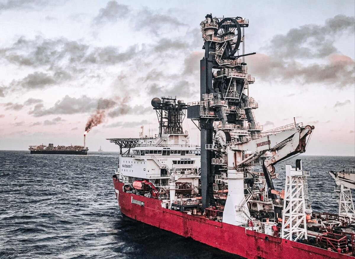 Photo of a natural gas exploration rig via Unsplash by Emmaus Studio.