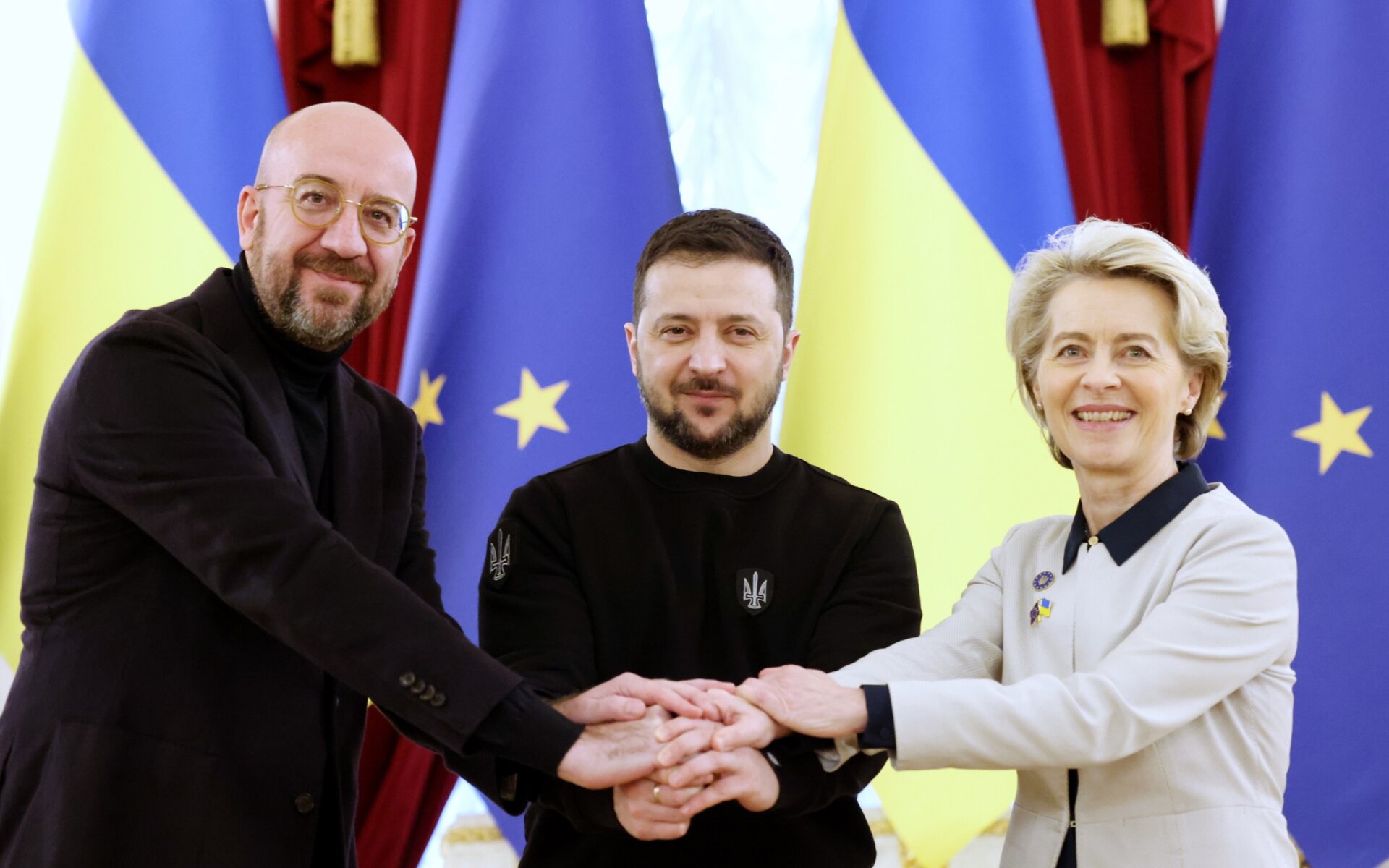President of the European Council, Charles Michel, with President of Ukraine, Volodymyr Zelenskyy, and President of the European Commission, Ursula Von Der Leyen with flags of the EU and Ukraine in the background.