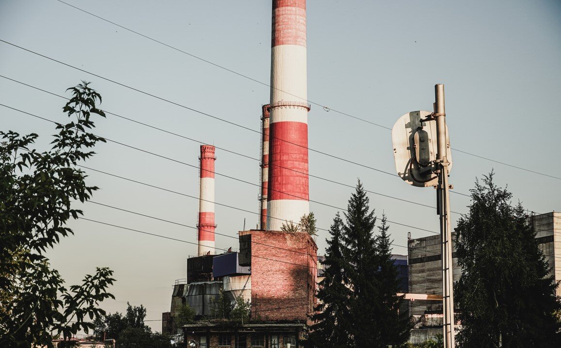 The image shows the red and white striped chimneys of a gas power plant in Penza, Russia. - EU's Russian gas phase-out