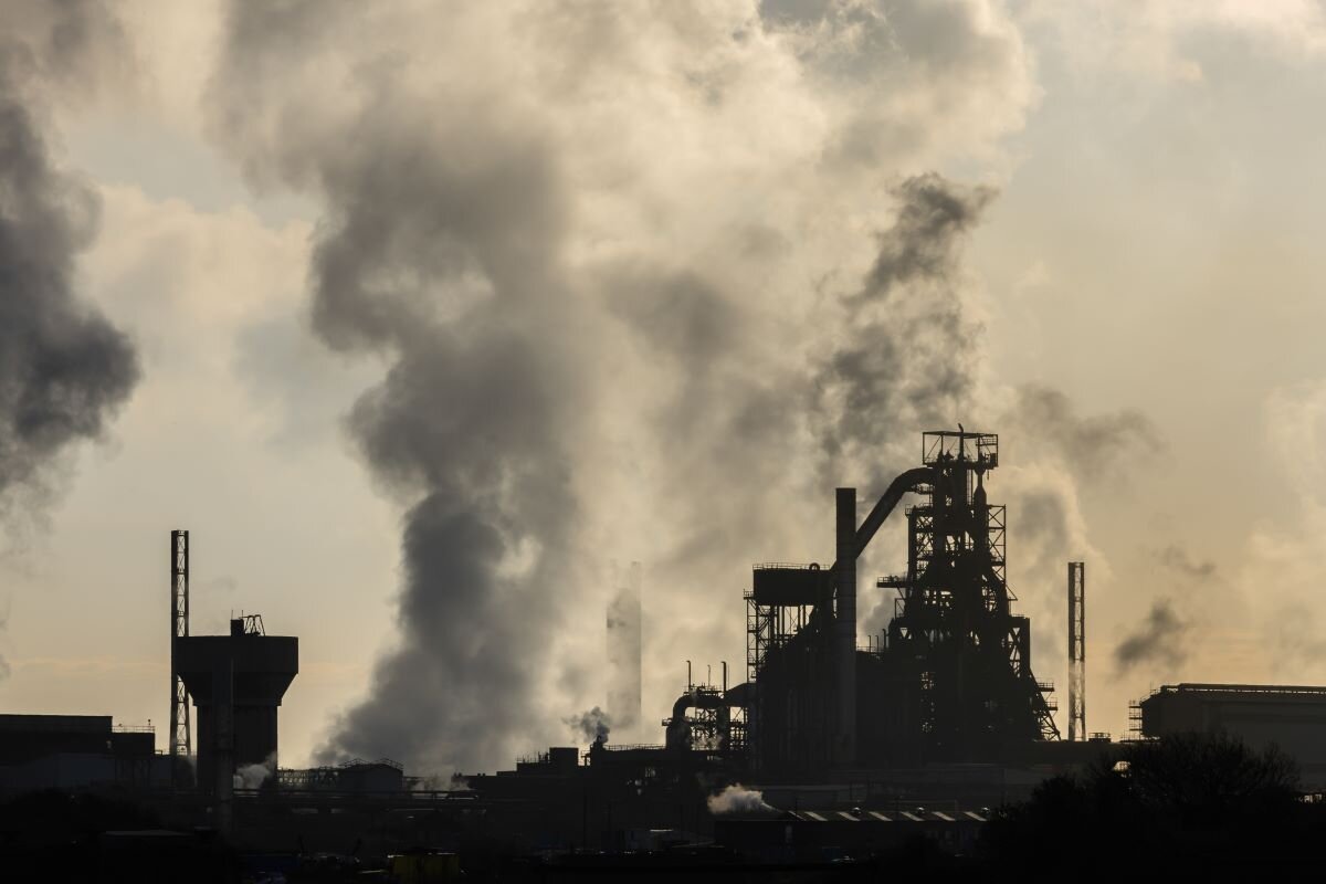 Steel works at Port Talbot, Wales. Analysis from E3G finds that with public investment of around £2.1–3.5 billion, the next government could establish a thriving clean steel sector. This would be enough to convert the steel plants at Port Talbot and Scunthorpe to low-carbon primary steel facilities, and support investment in entirely new facilities.