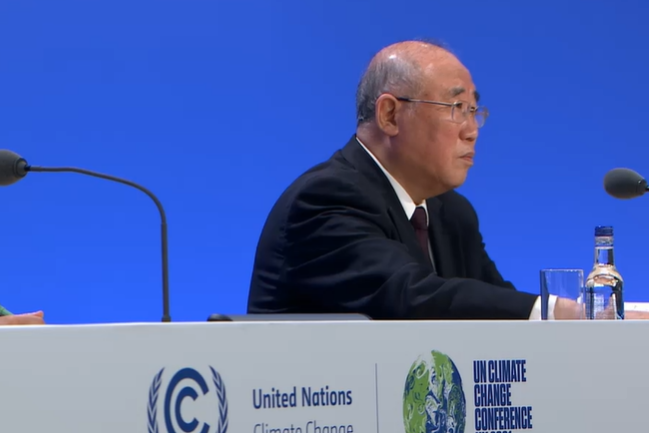 Chinese Diplomat Xie Zhenhua announces the declaration at COP26